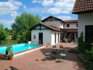 Apartment Wohnung in Dargun mit Pool und Streichelzoo