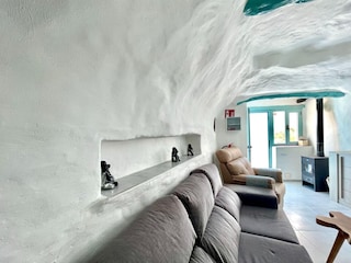 Cave dwelling Huéscar Features 28