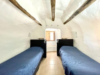 Cave dwelling Huéscar Features 22