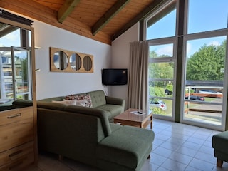 Wohnbereich mit ausziehbarer Couch