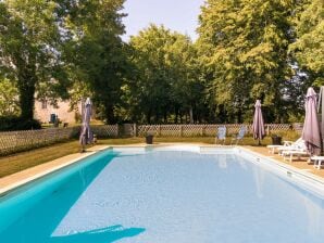 Holiday park Romantic stay in a medieval castle with pool - La Coquille - image1