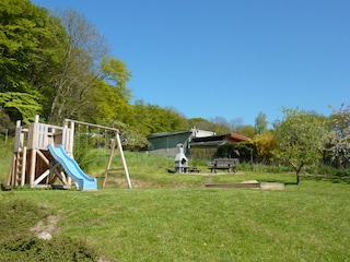 Spiel- und Grillplatz direkt am Haus