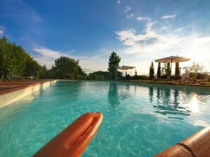 Vakantiehuis Oud landhuis uit de 16e eeuw, in het hart van Toscane met zwembad en tennisbaan - Reggello - image1