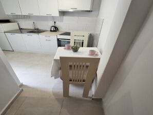 Apartment Dora - Studio Apartment with Terrace