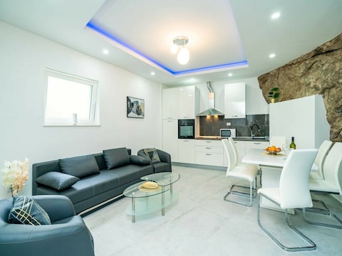 Appartement Hidden Gem Apartment - Two Bedroom Apartment with Terrace and Sea View