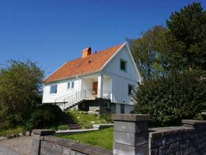 Holiday house 8 person holiday home in Bovallstrand - Hunnebostrand - image1