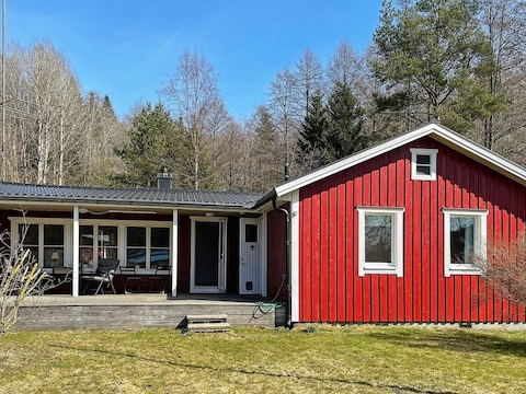 Vakantiehuis Huisje aan het meer in Torsebo