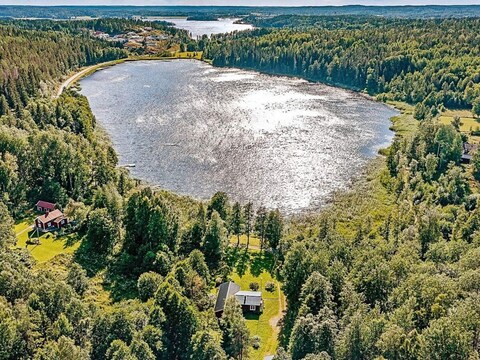 Casa de vacaciones Cabaña frente al lago en Torsebo
