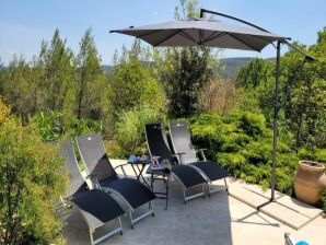 Villa mit Garten und Gästehaus