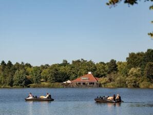 Bungalow pieds dans l'eau restylé avec barque, dans un parc de vacances - Stramproy - image1