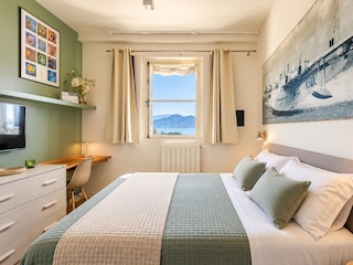 Schlafzimmer mit Doppelbett