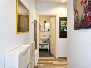 Blick zum Badezimmer