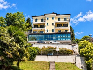 Teilansicht des Hauses mit Pool
