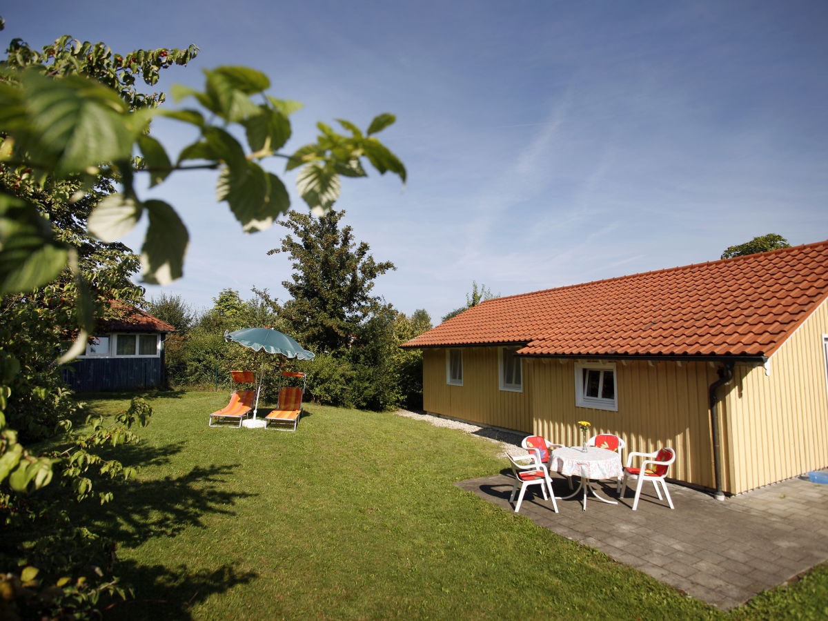 Haus, Terrasse und Garten