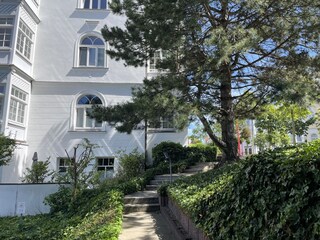 Zuwegung zur Villa Metropol