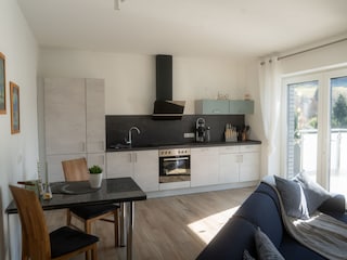 Küchenzeile & Essplatz