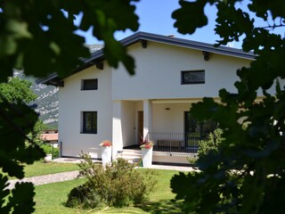 Das Ferienhaus vom Garten aus