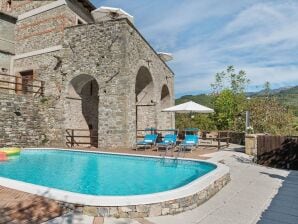 Appartement met eigen terras en zwembad - Casola in Lunigiana - image1