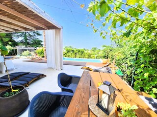 Villa Tar Outdoor Recording 11