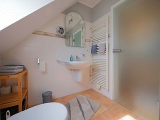 Bad mit Dusche und DachFenster