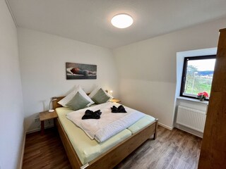 Schlafzimmer mit Doppelbett
