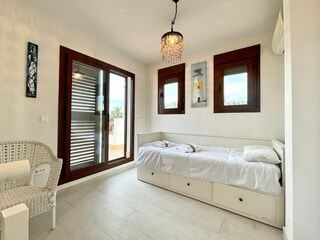 Villa Salobreña Features 25