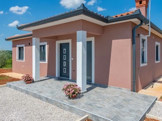 Villa Elin's elegant and sleek front entrance