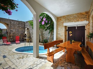 Appartement Ližnjan Buitenaudio-opname 10
