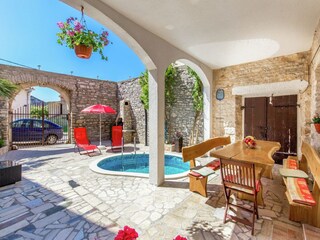 Appartement Ližnjan Buitenaudio-opname 1