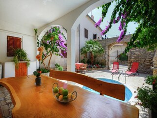 Appartement Ližnjan Buitenaudio-opname 12