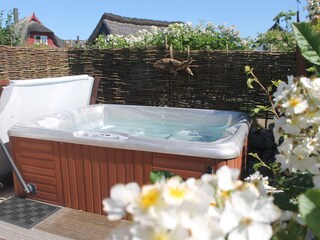 Der Außenwhirlpool ganzjährig im Garten