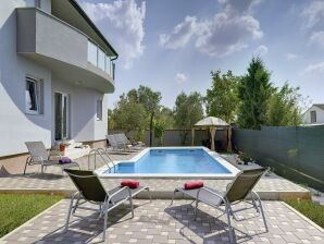 Holiday house Holiday home with pool in Vodnjan - Divšići - image1