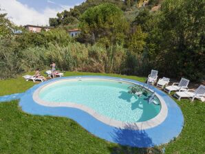 Holiday park Lovely holiday flat with shared pool in Lerici - Lerici - image1