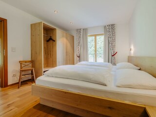 Val95 Schlafzimmer en Suite mit Blick zum Garten