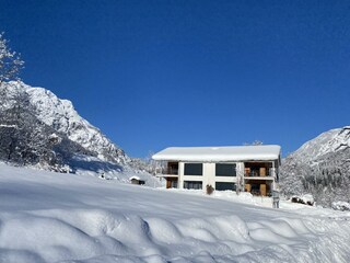 Sonne und Schnee satt