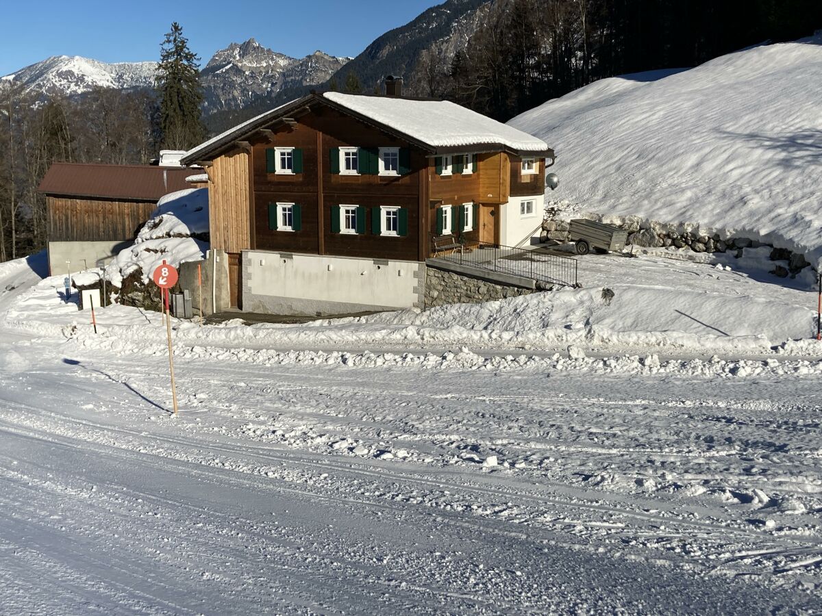 Ansicht von der Schipiste auf das Haus