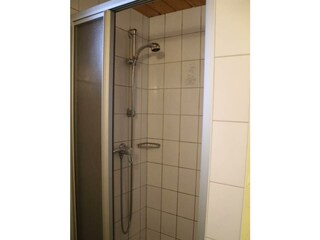 Wohnung B Duschraum 1