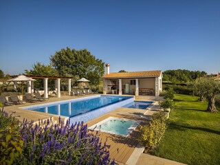 Poolbereich Sommerkuche