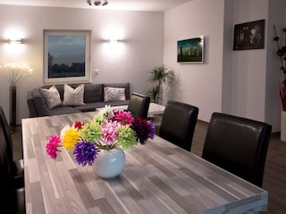 Esstisch im Wohnzimmer