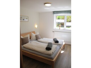 Schlafzimmer mit Doppelbett