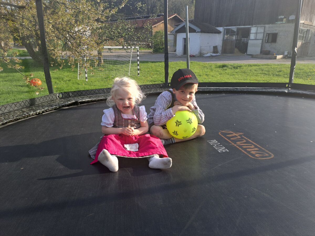 Trampolin im Garten