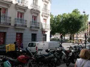 Ruim appartement in het historische centrum van Madrid(d74f3c30408b7586ba92) - Madrid - image1