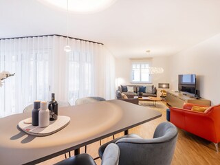 Essbereich und Wohnzimmer