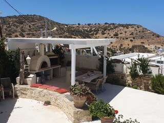 Holzofen,  Schattiger Sitzbereich