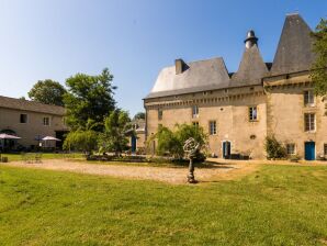 Holiday park Denkmalgeschütztes Cottage in Chaleix mit Garten - La Coquille - image1