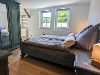 Schlafzimmer 1 - mit Zugang zum Kinderzimmer