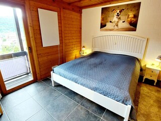 Schlafzimmer 1