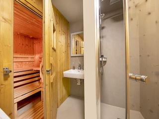 Badezimmer / Sauna UG