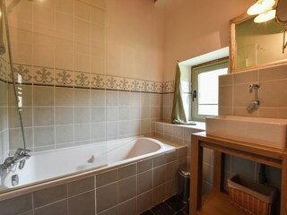 Farmhouse Terrou Features 19