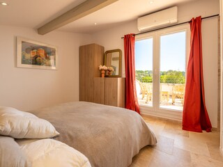 Schlafzimmer (2) - 1. OG